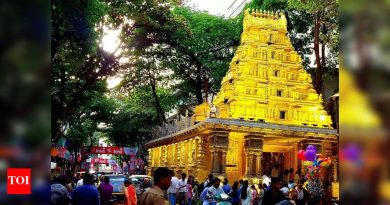 सणाच्या गर्दीमुळे शहर चॉकमध्ये रहदारी आणि जोखीम सुरक्षितता ब्लॉक करा