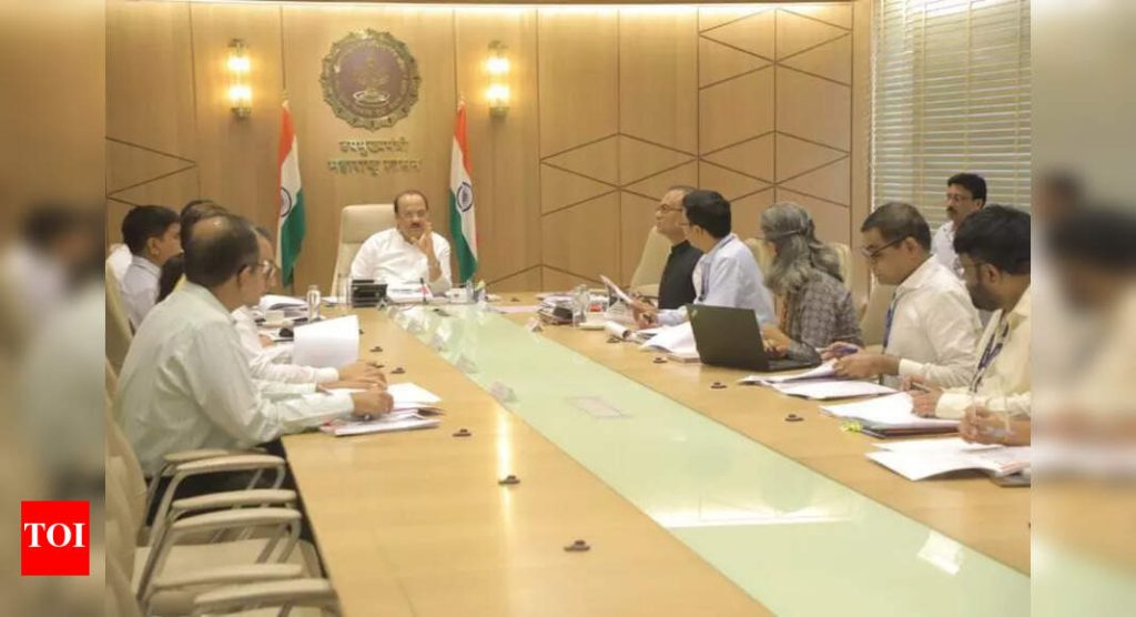 अजित पवार पुण्यातील एम्ससाठी ढकलतो, महाराष्ट्रातील मुख्य प्रकल्पांचा आढावा घेतो