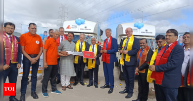 जीईबीआरने दान केलेले अन्न वितरण वाहने. F फिफर टू अ‍ॅनाम्रीटा फाउंडेशन