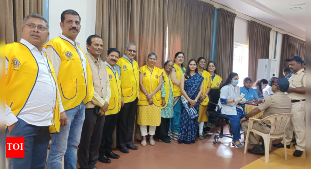 पुणे: कर्करोगासाठी लायन्स क्लब 250 पोलिसांचे पडदे; कामगारांना दिले जाणारे धान्य किट; वर्धापन दिन साजरा केला | पुणे न्यूज