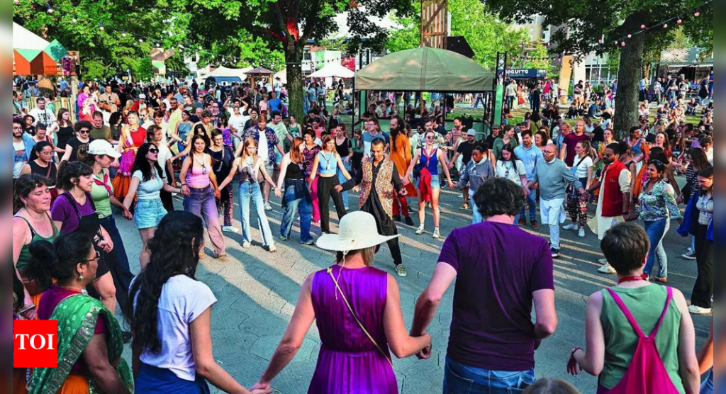 बॉर्डर्सविना नवरात्रा: जगभरातील गार्बा संस्कृती एकत्र कसे करीत आहे