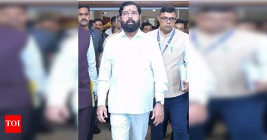 पूरग्रस्त शेतकर्‍यांच्या बाजूने योग्य निर्णय घेण्यासाठी सरकार; राजकारणास मुद्द्यात आणण्याची गरज नाही: शिंदे