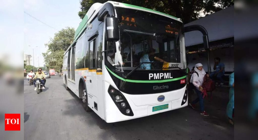 कार्यकर्ते न वापरलेल्या बस डेपोला भाड्याने देण्याच्या प्रयत्नास विरोध करतात