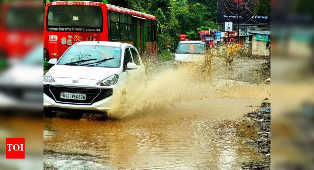 सतत मुसळधार पावसाने मारथवाडा प्रदेशात बस, रेल्वे सेवा