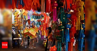 ऐतिहासिक लेनपासून ते आधुनिक मॉल्सपर्यंत, पुणे दिवाळी दुकानदारांसह बस्टल्स