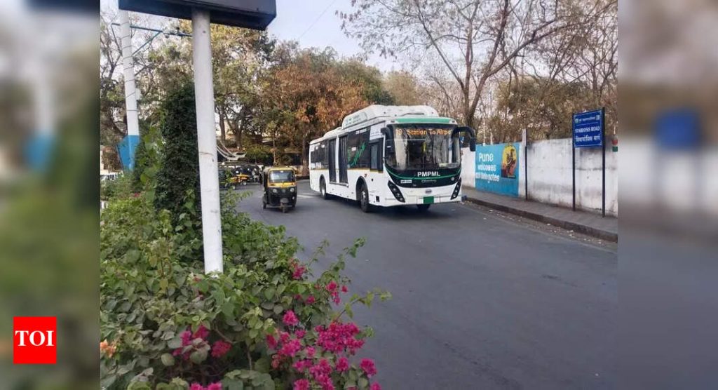 प्रवाशांनी फुगवाडी मेट्रो स्टेशन वरून निलंबित फीडर बस सेवा पुन्हा सुरू करण्याची मागणी केली