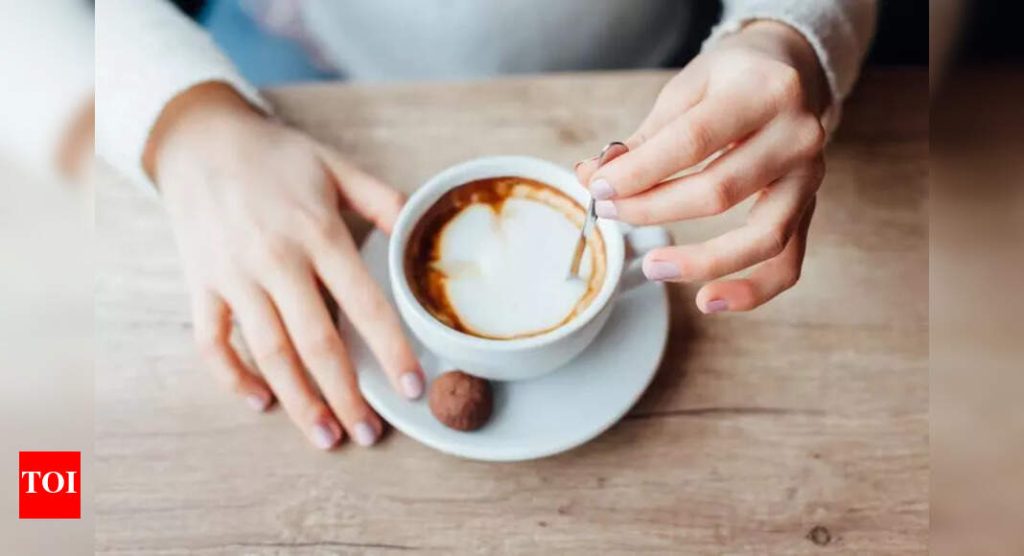 एकासाठी टेबल, कृपया! रेस्टॉरंट्स सोलो डिनरसाठी उघडतात