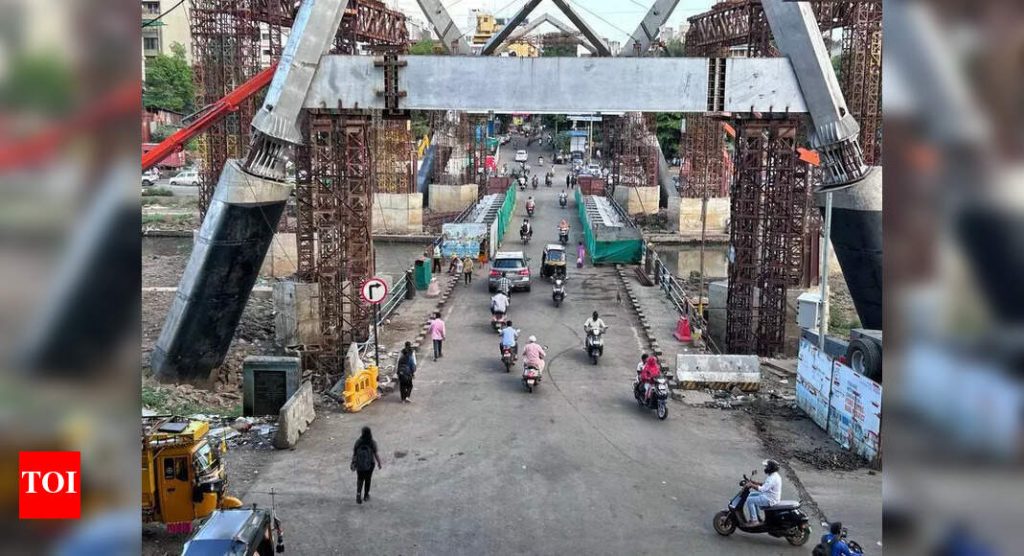 जेएम रोडवरील डेक्कन जिमखाना येथे वाहतूक कोंडी, बाबा भिडे पूल वाहनांसाठी पुन्हा खुला करण्यात आला.