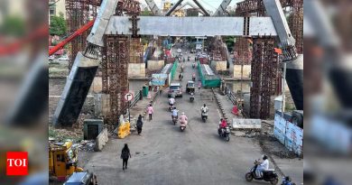 जेएम रोडवरील डेक्कन जिमखाना येथे वाहतूक कोंडी, बाबा भिडे पूल वाहनांसाठी पुन्हा खुला करण्यात आला.