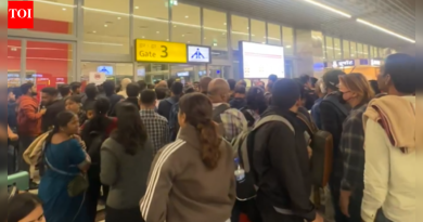 पुणे विमानतळावर इंडिगोचा गोंधळ, विमानांना विलंब; फ्लायर्स विमानात तासन्तास अडकले