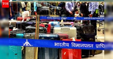 इंडिगोच्या दाव्यानंतरही, बरेच प्रवासी अजूनही परतावा आणि सामानासाठी झुंजत आहेत