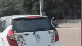 पुणे धक्कादायक: बाईक धडकल्यानंतर महिलेने पुरुषाला बॉनेटवर 60 किमी प्रतितास वेगाने 2 किमी चालवले कारण त्याने तिला रोखण्याचा प्रयत्न केला