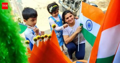 प्रजासत्ताक दिनाचा उत्सव परिसर, शाळा आणि सार्वजनिक ठिकाणी पुणे बातम्या