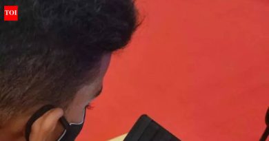 राज्य शिष्यवृत्ती कार्यक्रम फसतो: प्रशासकीय विलंबामुळे विद्यार्थ्यांचे परदेशात शिक्षण घेण्याचे स्वप्न धुळीस मिळते