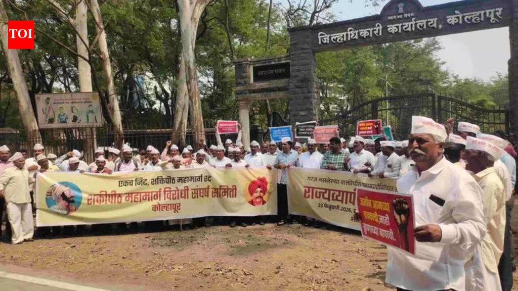 एमव्हीए सदस्यांनी अनेक जिल्ह्यांमध्ये शक्तीपीठाविरोधात शेतकऱ्यांच्या आंदोलनाचे नेतृत्व केले, परभणीत संरेखन चिन्हाला विरोध करणाऱ्या महिलांवर झालेल्या हल्ल्याचा निषेध