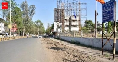 सध्या सुरू असलेल्या कुंभ रस्त्याच्या कामांमुळे नाशिक महापालिकेच्या शहरातील प्रस्तावित पे-अँड-पार्क प्रकल्पाला विलंब होऊ शकतो.