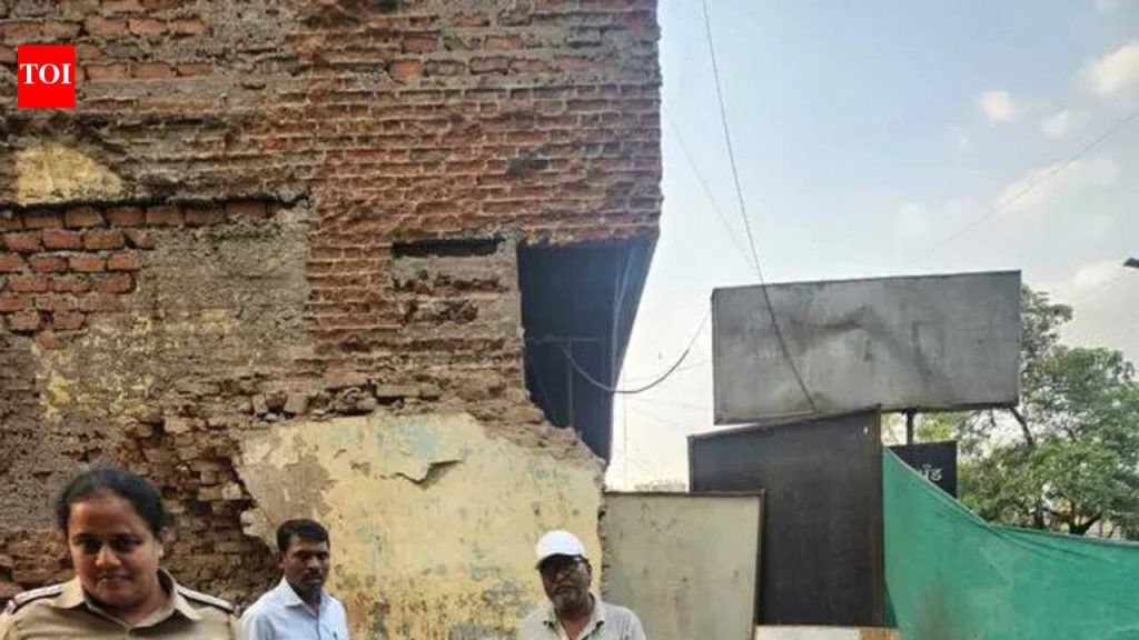 पुणे मेट्रोच्या बोगद्यात बोअरवेल कंत्राटदाराने खोदला ६ इंचाचा खड्डा; बुक केले