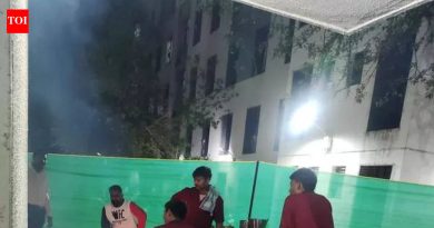 दोन SPPU मेस LPG सिलिंडरच्या तुटवड्यामध्ये स्वयंपाक करण्यासाठी सरपण वर स्विच करतात