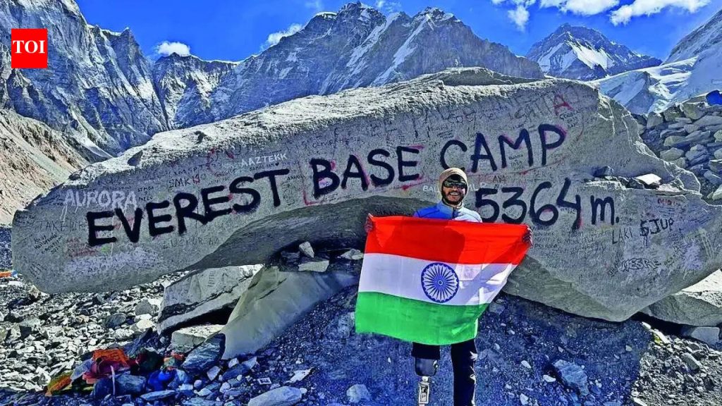 एव्हरेस्ट बेस कॅम्प गाठण्यासाठी पुण्याच्या तंत्रज्ञने अपंगत्वावर मात केली