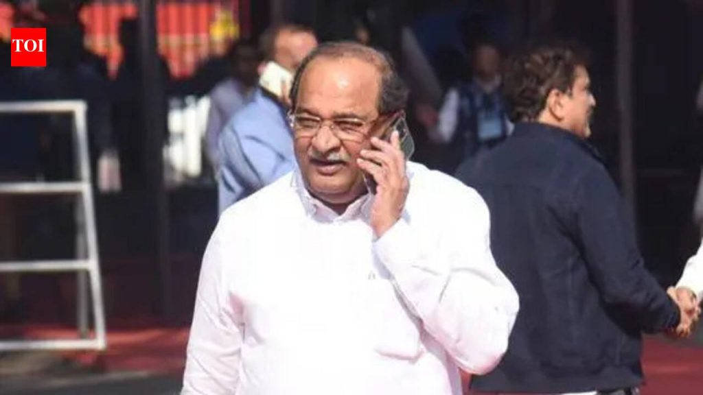 खरात यांच्या विरोधात नाशिक पोलिसांनी सुरुवातीच्या तक्रारींकडे डोळेझाक केली : विखे पाटील