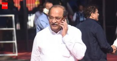 खरात यांच्या विरोधात नाशिक पोलिसांनी सुरुवातीच्या तक्रारींकडे डोळेझाक केली : विखे पाटील