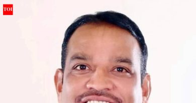 मावळचे खासदार श्रीरंग बारणे यांनी रखडलेला पवना पाइपलाइन प्रकल्प पुन्हा सुरू करण्यासाठी सर्वपक्षीय बैठक घेतली.