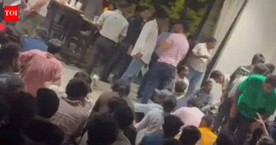 हुक्का फ्लेवर्स, गांजा, दारूवर बंदी : पुण्यात रात्री उशिरा पार्टी छाप्यात 107 पुरुष, 49 महिला ताब्यात
