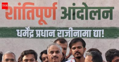 दिपके यांच्या 5-सूत्री घोषणापत्रात पेपर लीक, रद्द झालेल्या परीक्षा आणि निकाल विलंबाची भरपाई मागितली आहे. दिपके यांच्या 5-सूत्री घोषणापत्रात पेपर लीक, रद्द झालेल्या परीक्षा आणि निकाल विलंबाची भरपाई मागितली आहे.