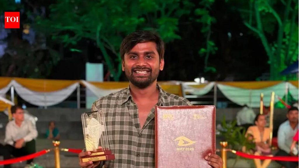 IIT B grad ने FTII मध्ये सामील होण्यासाठी प्लेसमेंट वगळले, MIFF मध्ये रौप्य शंख जिंकला
